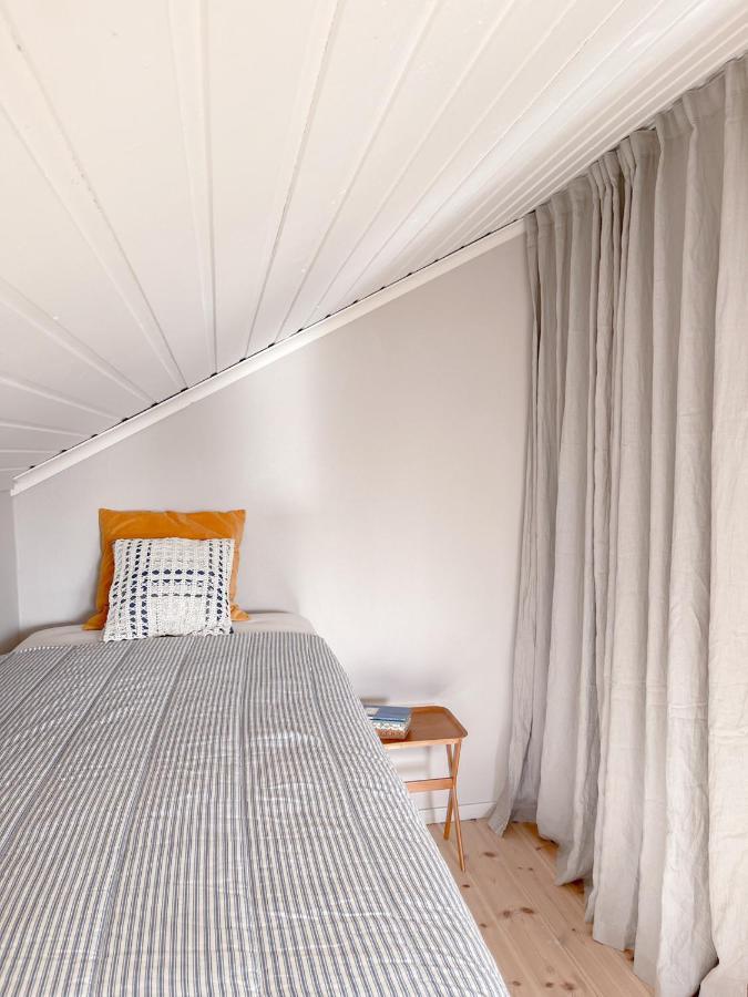 Lovely, Bright Apartment Overlooking Nature Fiskebäckskil エクステリア 写真