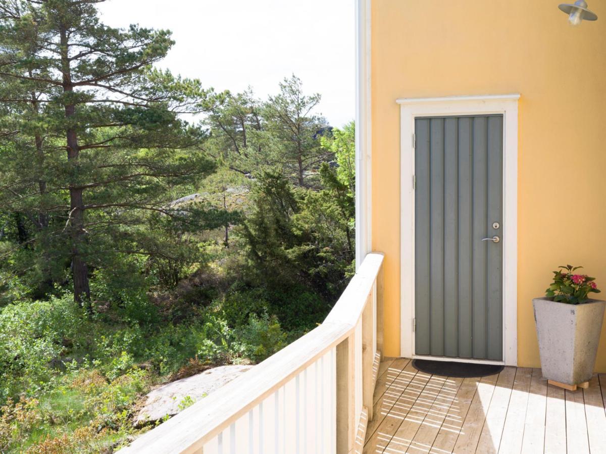 Lovely, Bright Apartment Overlooking Nature Fiskebäckskil エクステリア 写真