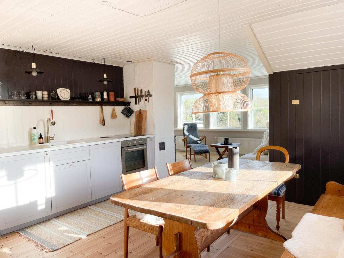 Lovely, Bright Apartment Overlooking Nature Fiskebäckskil エクステリア 写真